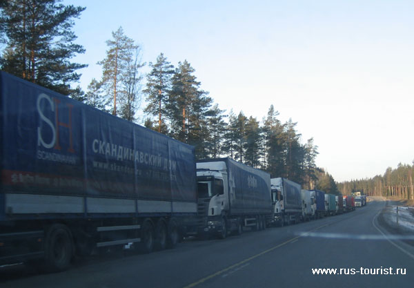 Очередь грузовых автомобилей на границе март 2008