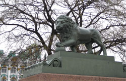 Leijona veistos Pietarissa.