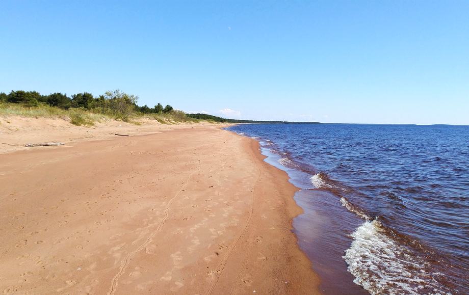 Песчаный пляж на Ладоге