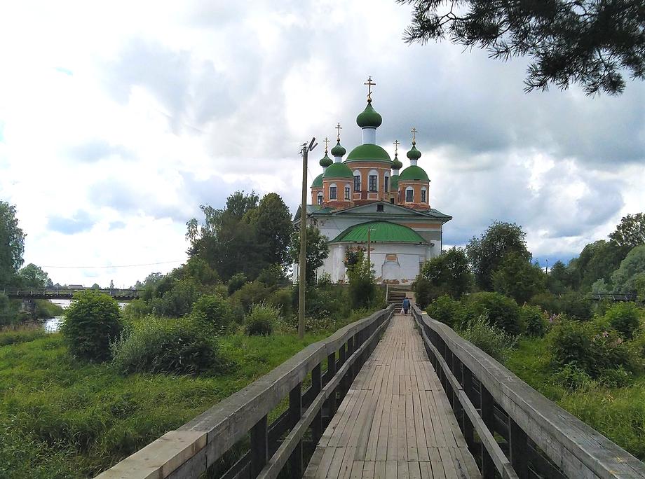 Церковь в городе Олнонец