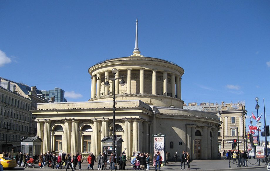Вестибюль станции метро