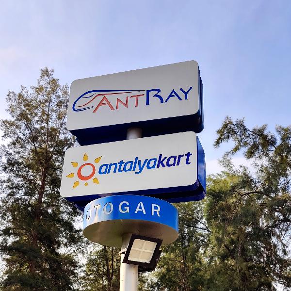 Информационный щит. Трамвай Антальи и транспортная карта.