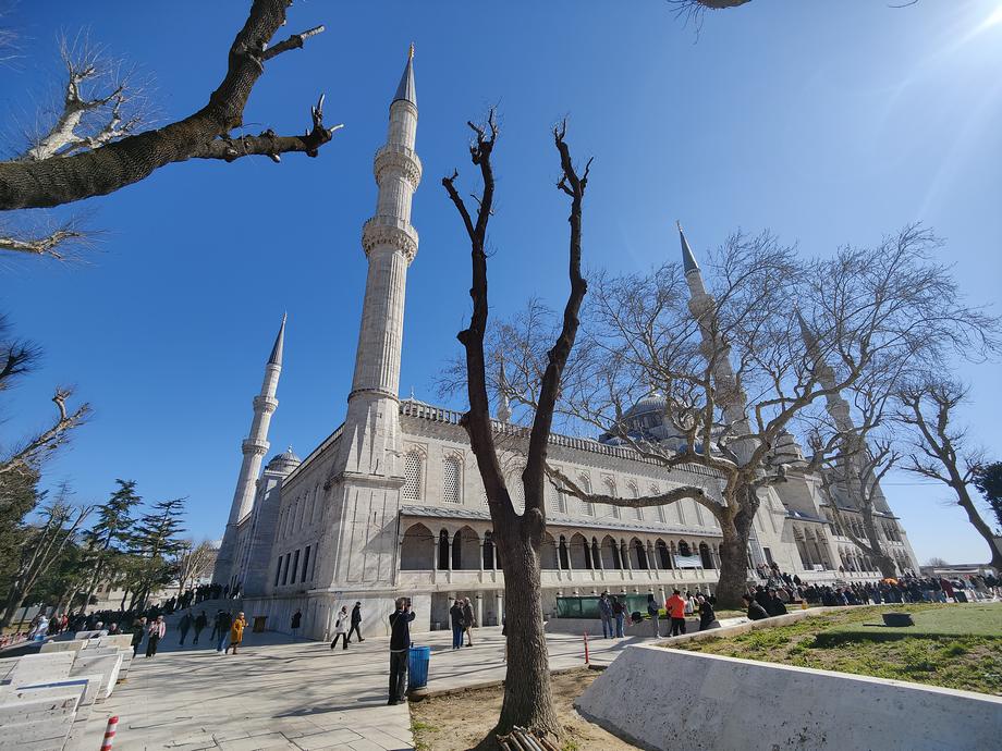 Вид на Голубую мечеть в Стамбуле.
