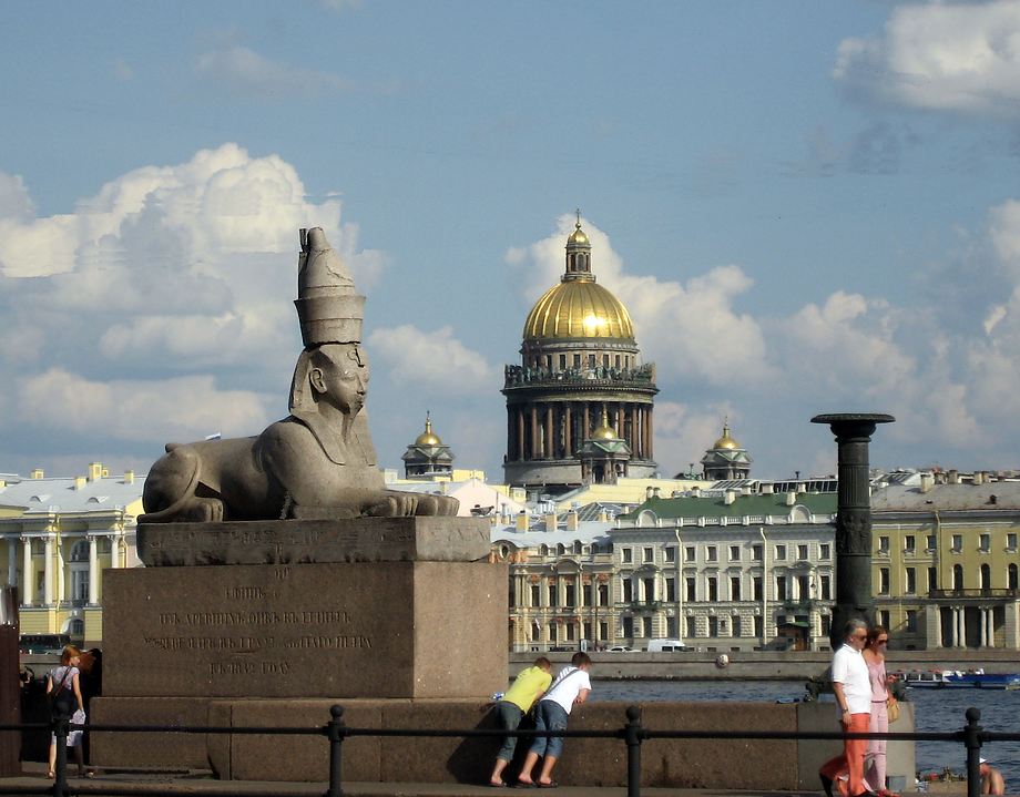 Красивое фото в Петербурге. Исаакиевский собор и Сфинксы.