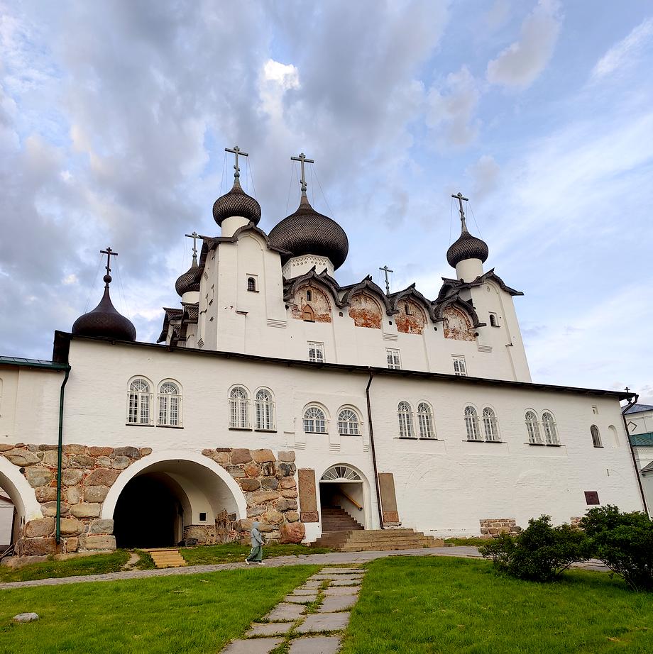Церковь в Монастыре