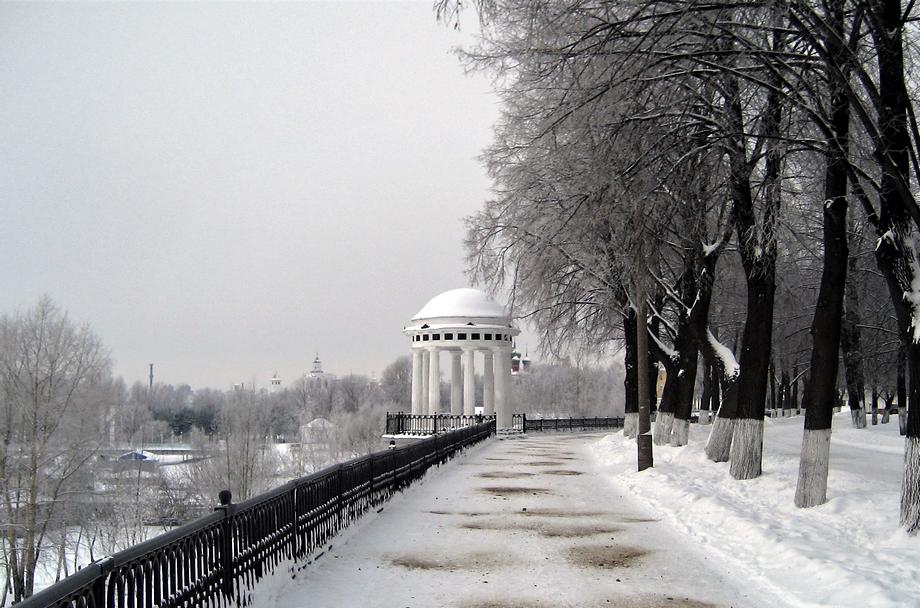 Набережная в Ярославле зимой