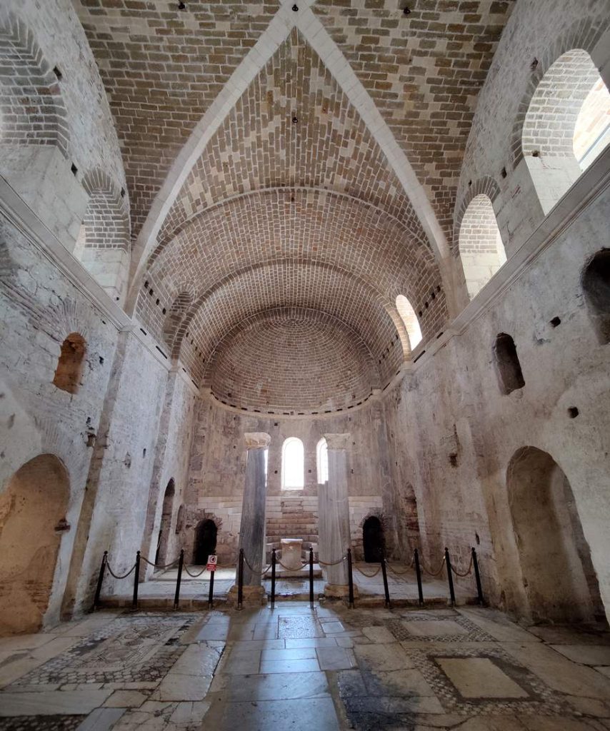 Внутри музея святого Николая.