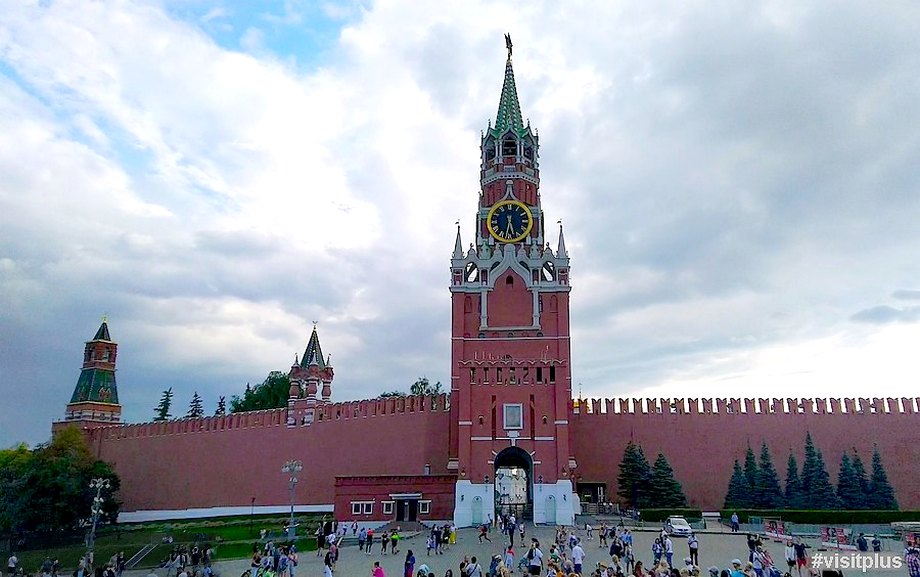 Вид на Московский кремль с Красной площади.