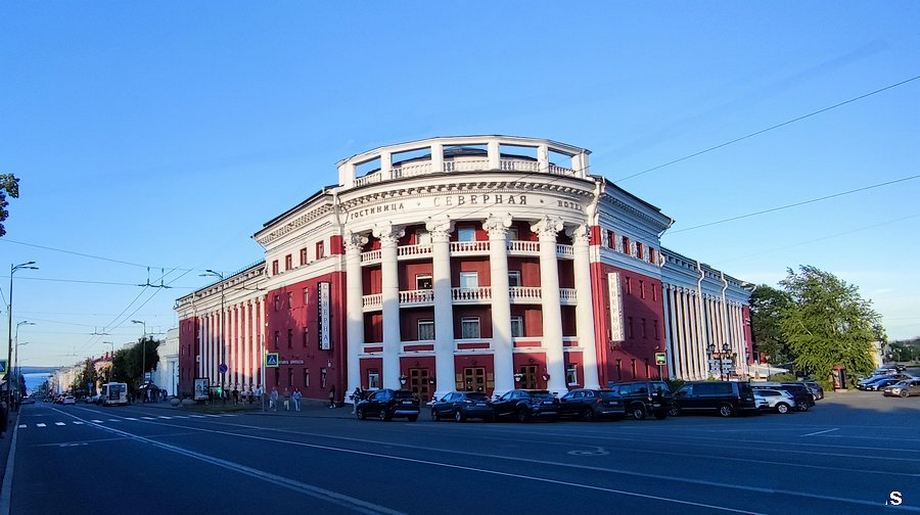 Гостиница на главной улице Петрозаводска