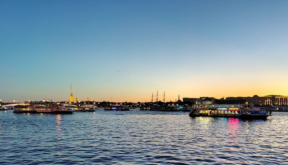 Нева. Белые ночи.