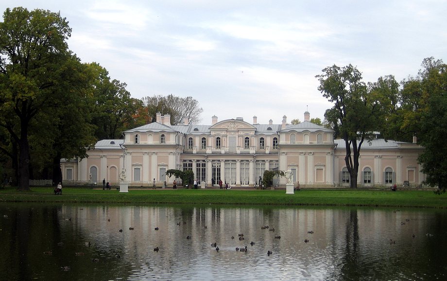 Дворец в парке Ораниенбаум