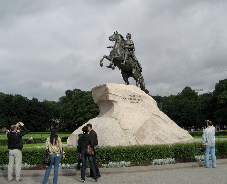 Памятник Петру Первому в Петербурге