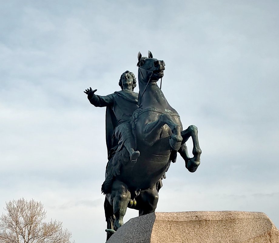 Конь и всадник - самый известный памятник в Петербурге.